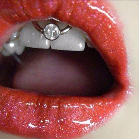 Smiley Piercing / Frenulum Piercing